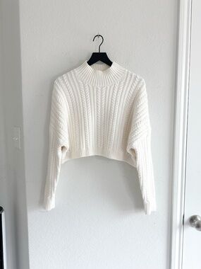 Banana Republic Cream Cable Knit Cropped Mock Neck Sweater Size Medium